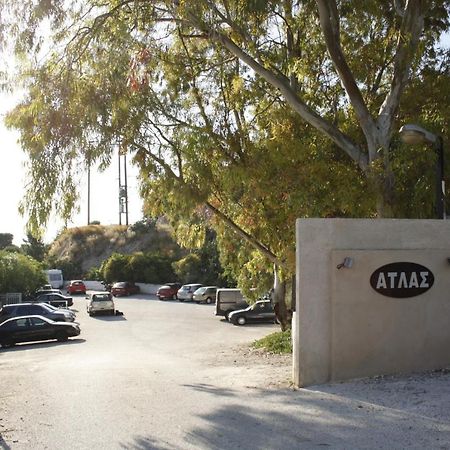 Beachfront Garden Apartment- Atlas Complex Loutraki  Bagian luar foto