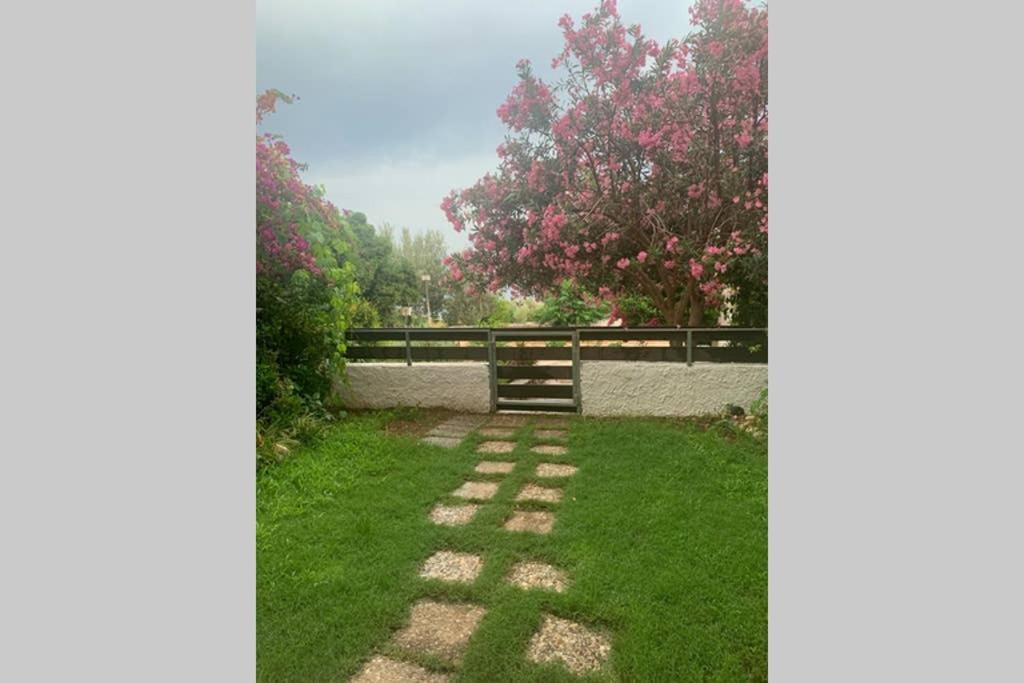 Beachfront Garden Apartment- Atlas Complex Loutraki  Bagian luar foto