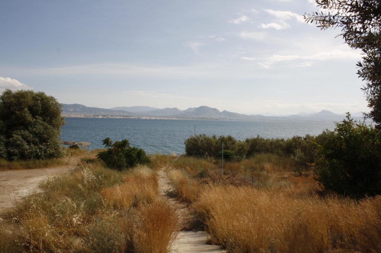 Beachfront Garden Apartment- Atlas Complex Loutraki  Bagian luar foto